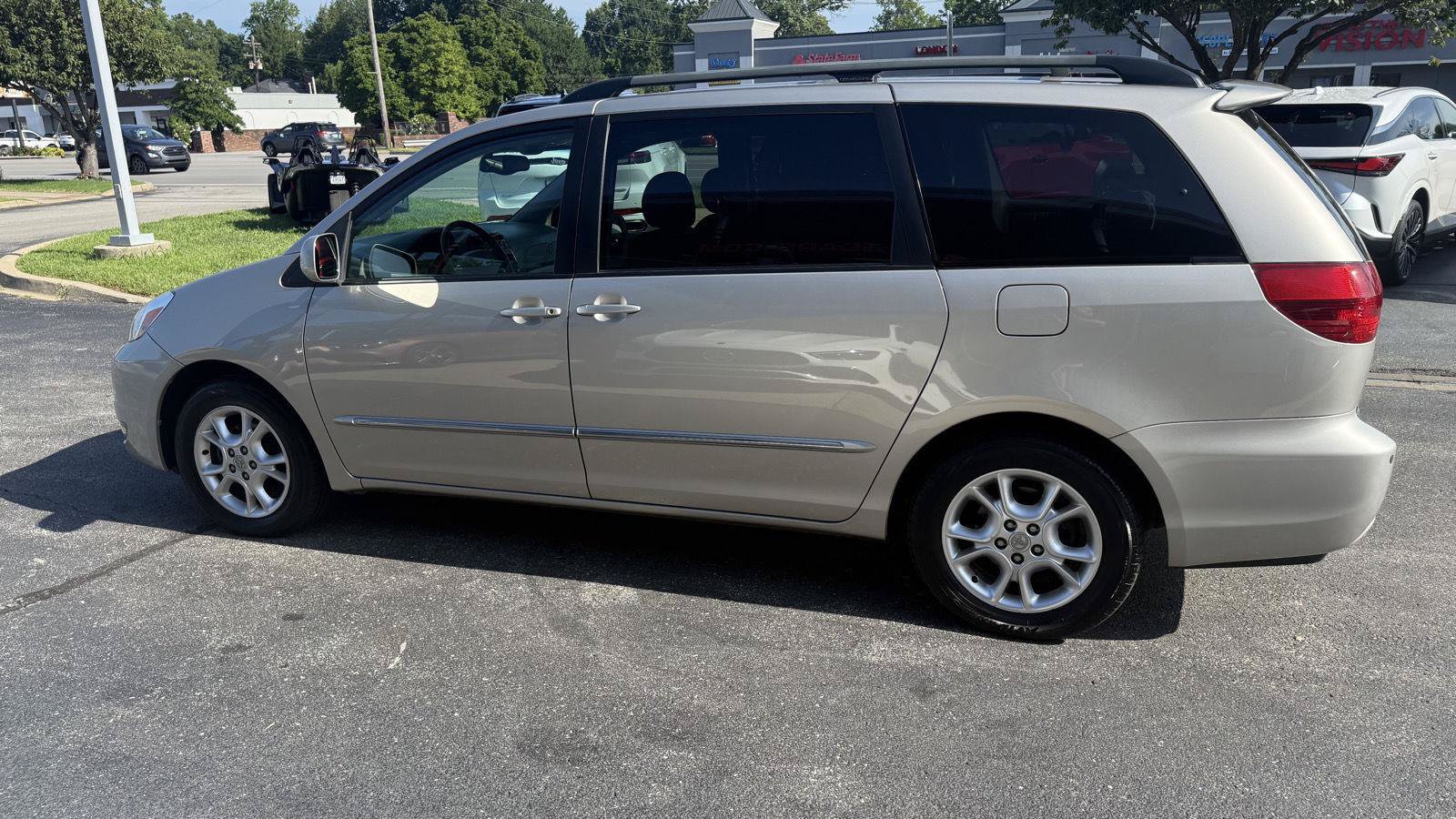 Used 2004 Toyota Sienna XLE Limited FWD image 7
