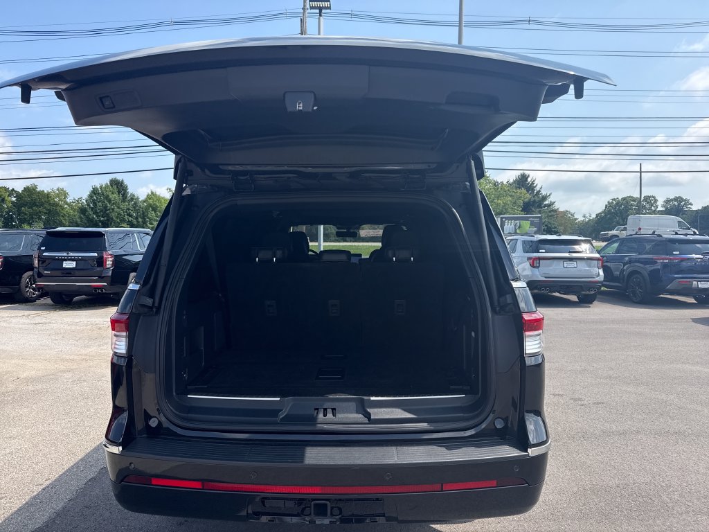 Used 2024 Lincoln Navigator L Reserve AWD/4WD image 9