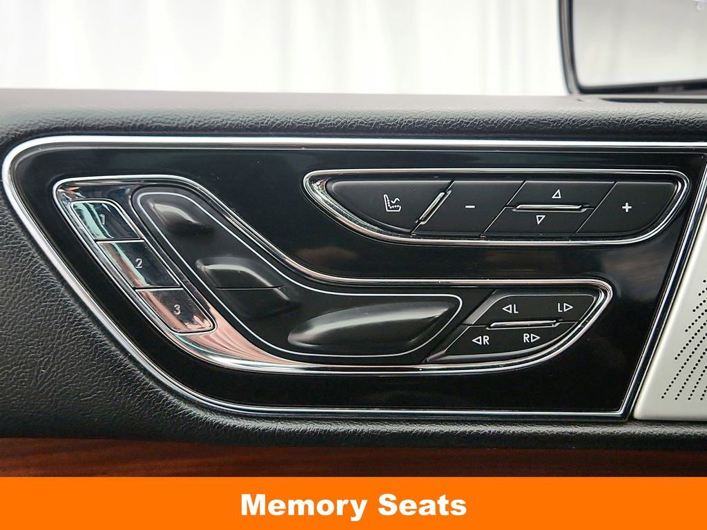 Used 2018 Lincoln Navigator L Reserve w/ Technology Package image 24