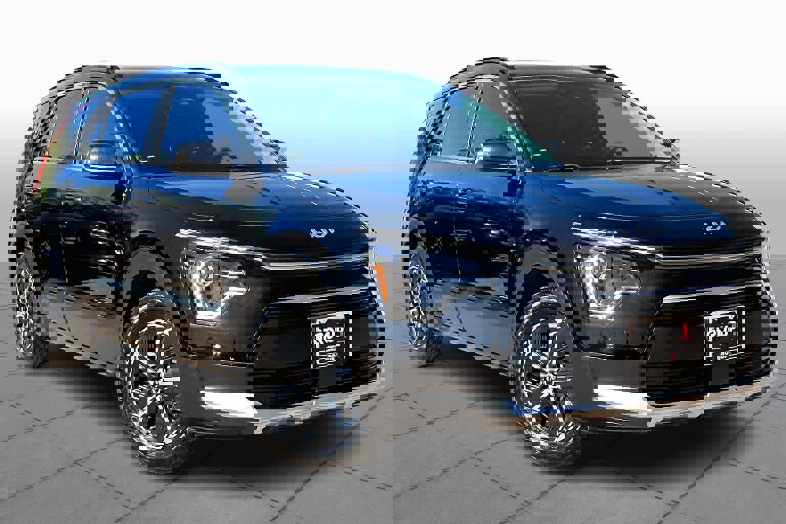 Used 2024 Kia Niro EX image 3