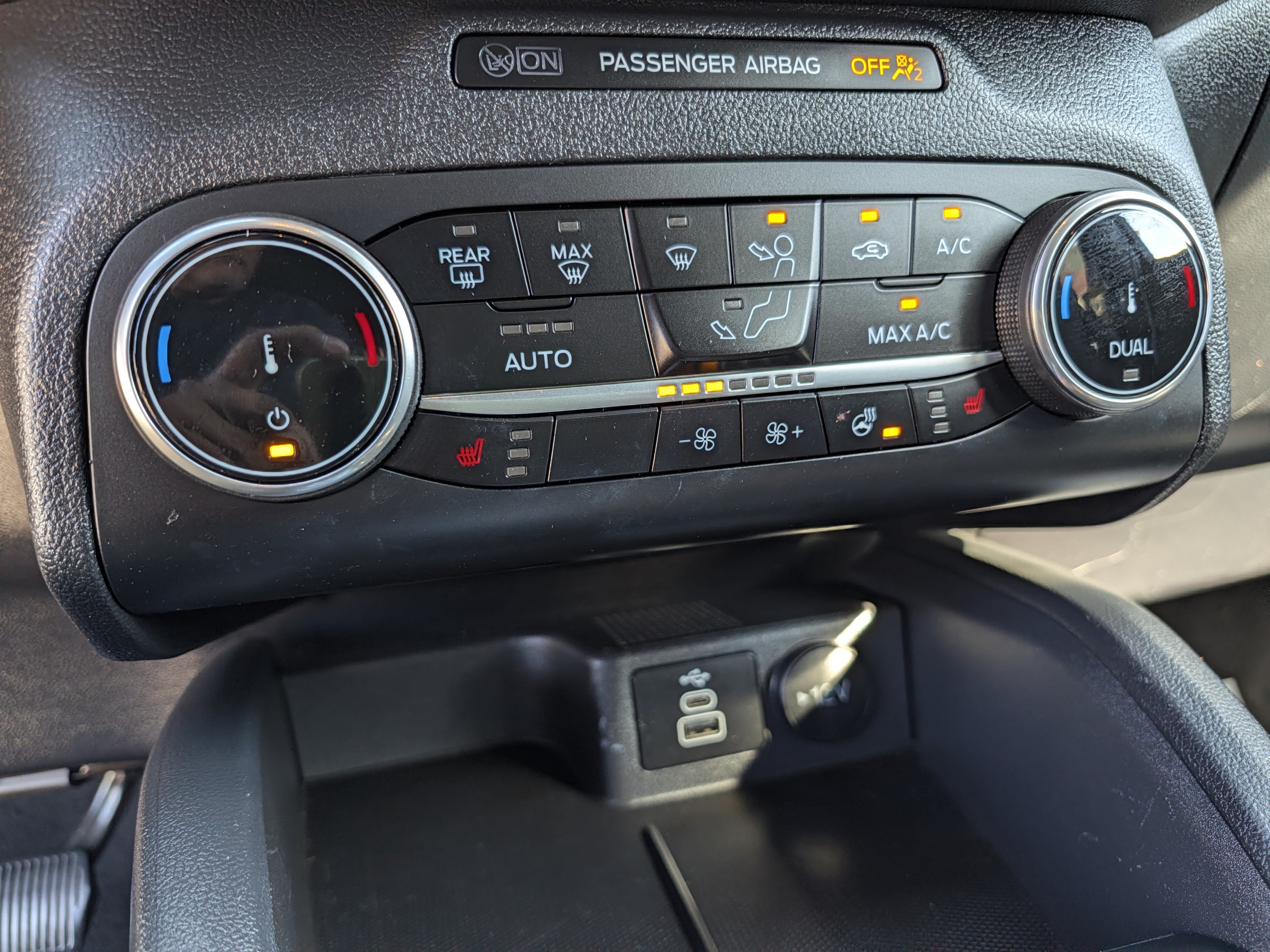 Certified 2025 Ford Escape ST-Line Select AWD/4WD image 18