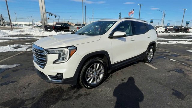 Used 2022 GMC Terrain SLT w/ Infotainment Package II image 4