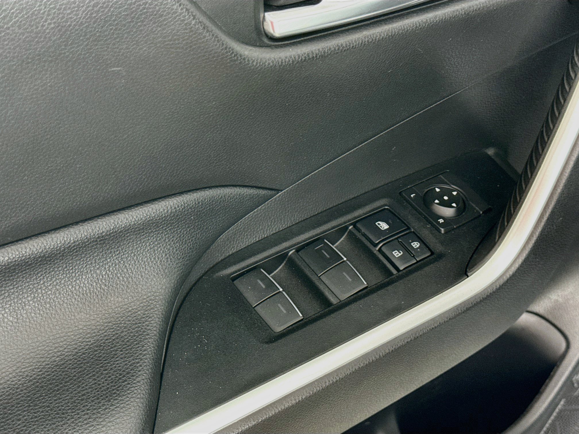 Used 2022 Toyota RAV4 XLE AWD/4WD image 19