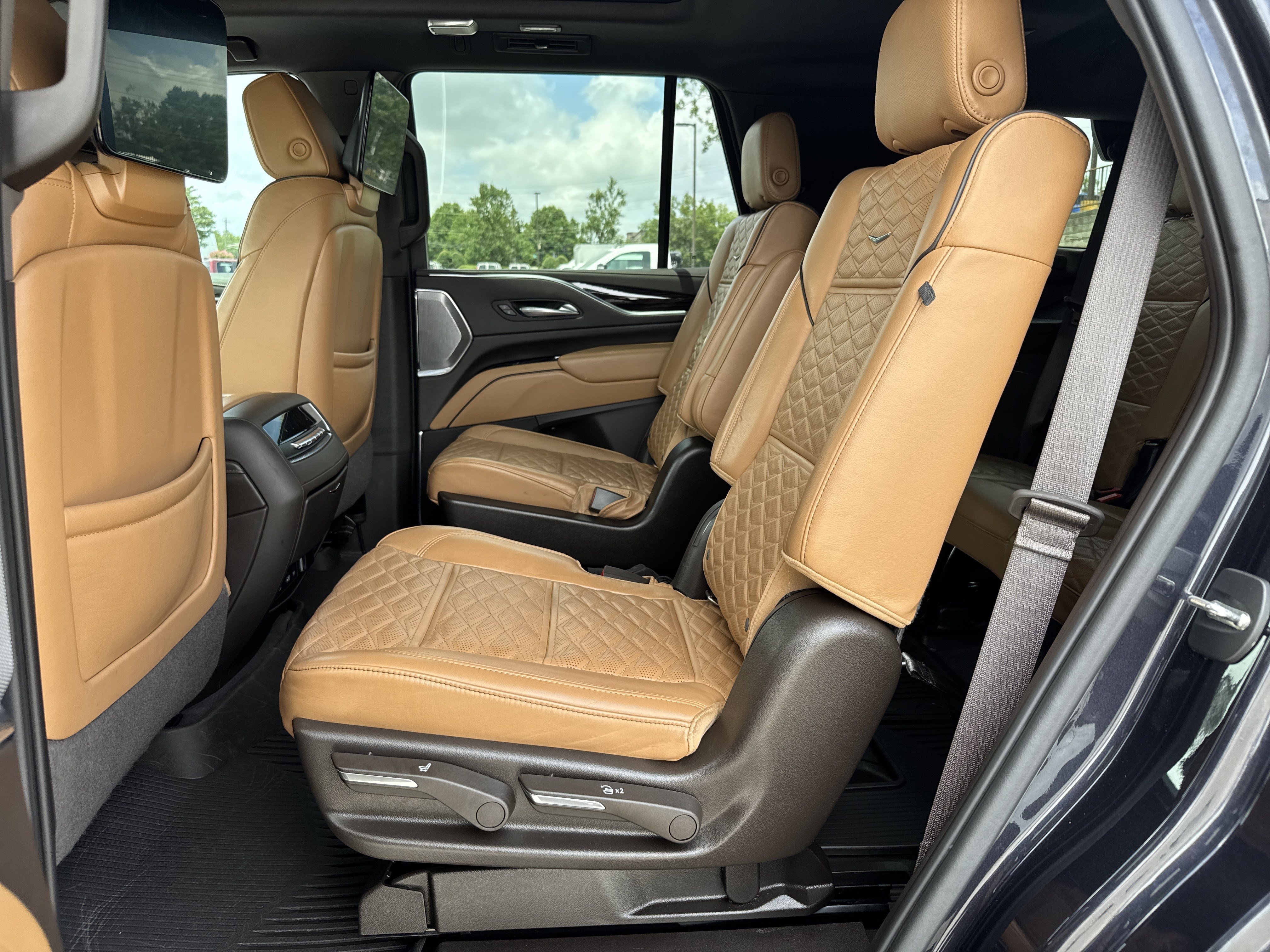 Used 2022 Cadillac Escalade Sport w/ Touring Package AWD/4WD image 34