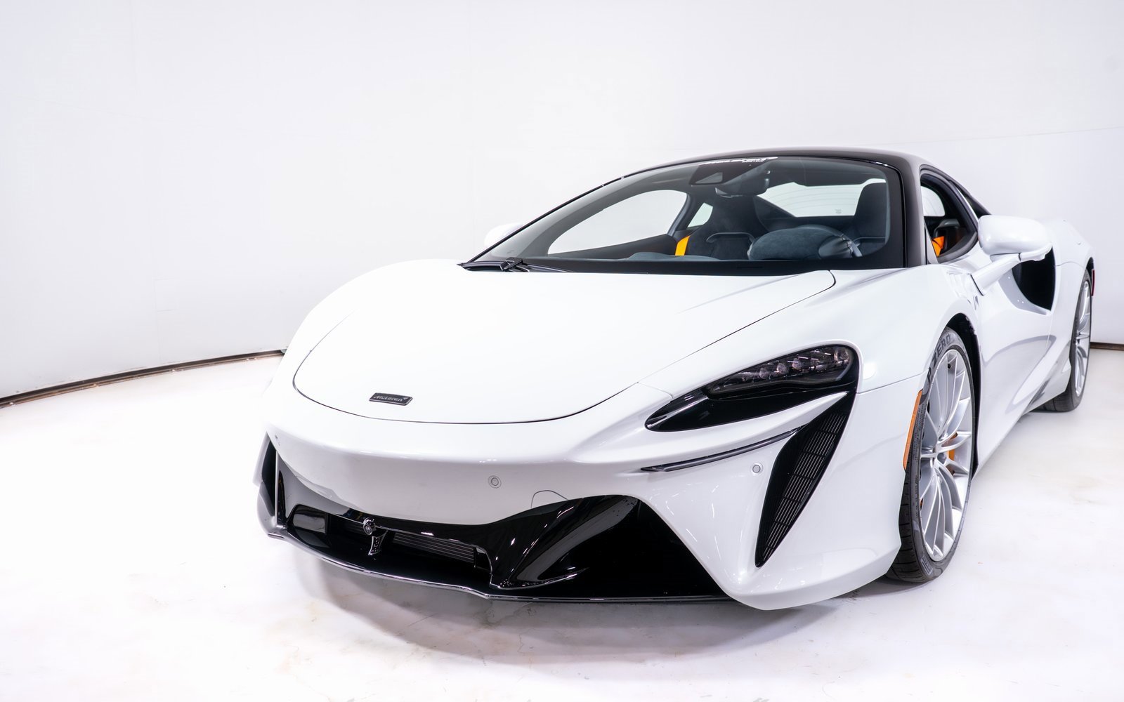 New 2026 McLaren Artura image 9