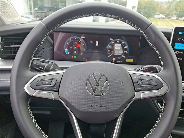 New 2025 Volkswagen Tiguan SE image 18