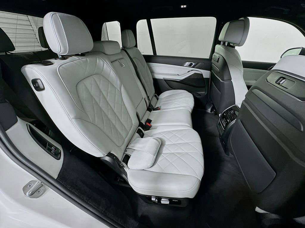 Used 2023 BMW X7 xDrive40i w/ Parking Assistance Package image 29