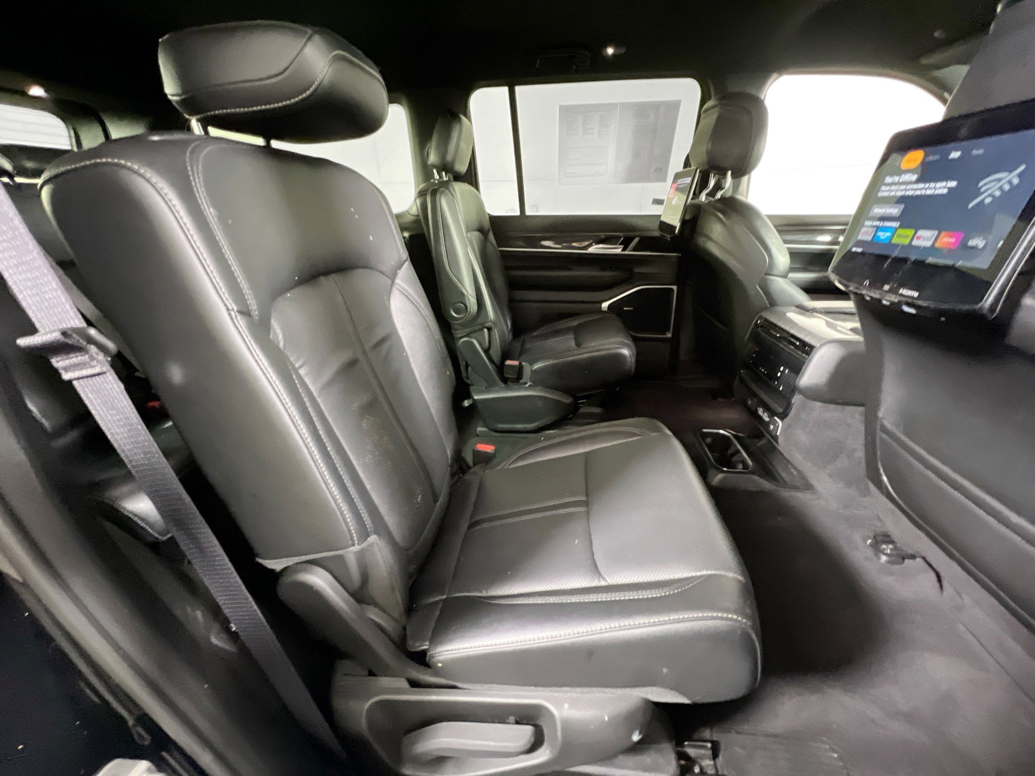 Used 2022 Jeep Wagoneer Series III w/ Rear Seat Video Group 1 image 30