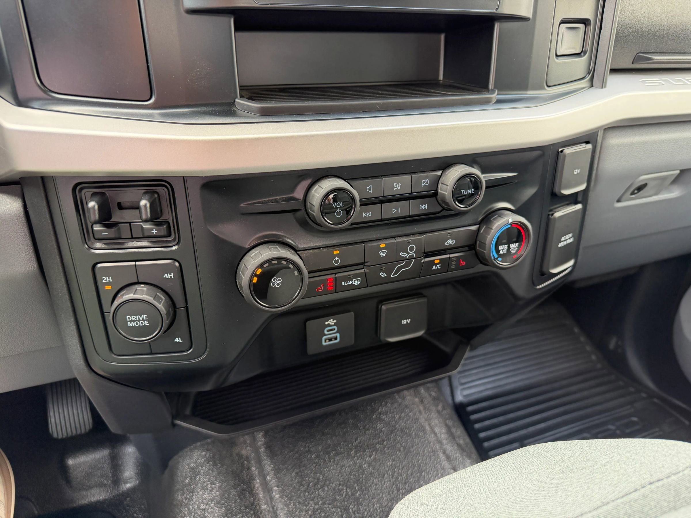 Used 2024 Ford F550 4x4 Crew Cab Super Duty w/ XLT Value Package image 21