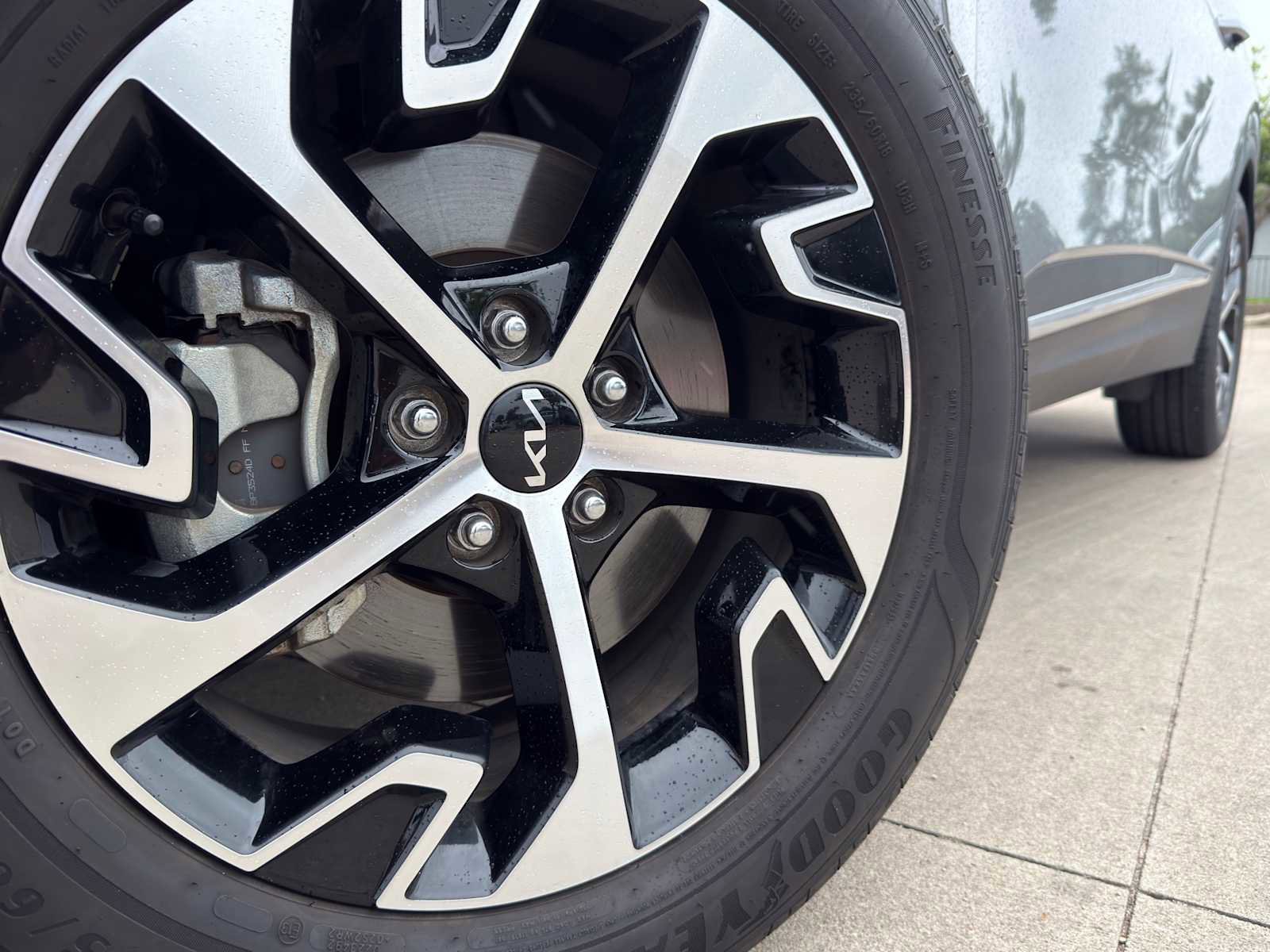 Certified 2024 Kia Sportage EX FWD image 3