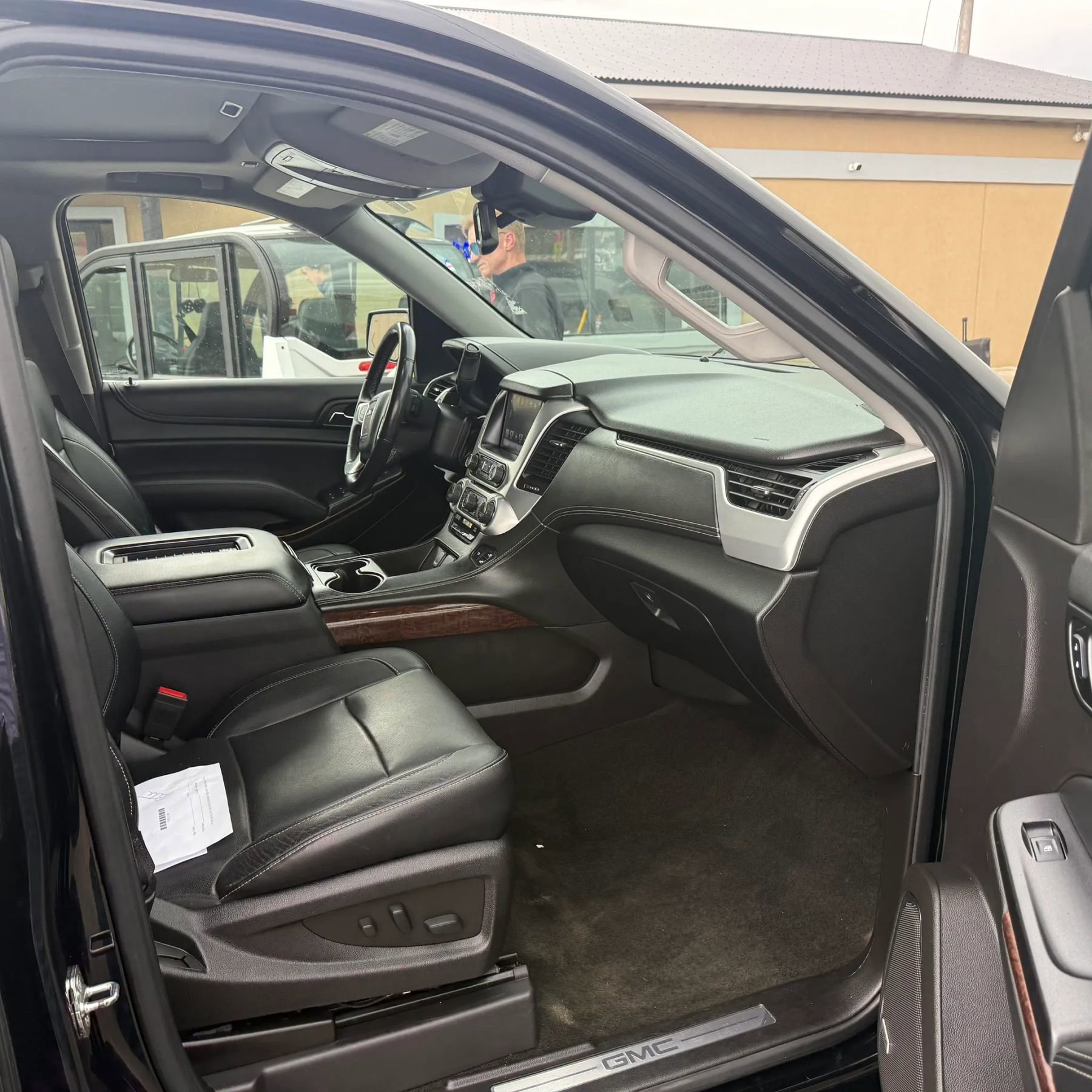 Used 2016 GMC Yukon SLT w/ Open Road Package AWD/4WD image 17