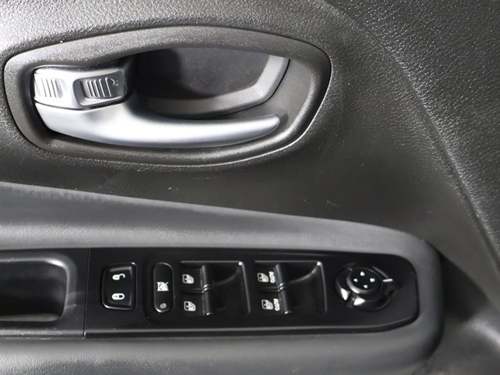 Used 2022 Jeep Renegade Altitude w/ Convenience Group image 32