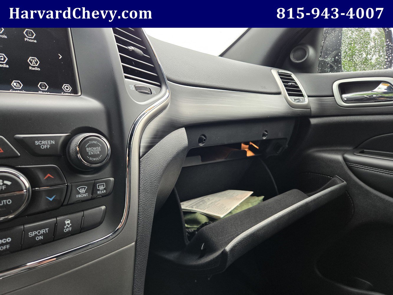 Used 2021 Jeep Grand Cherokee Laredo AWD/4WD image 14