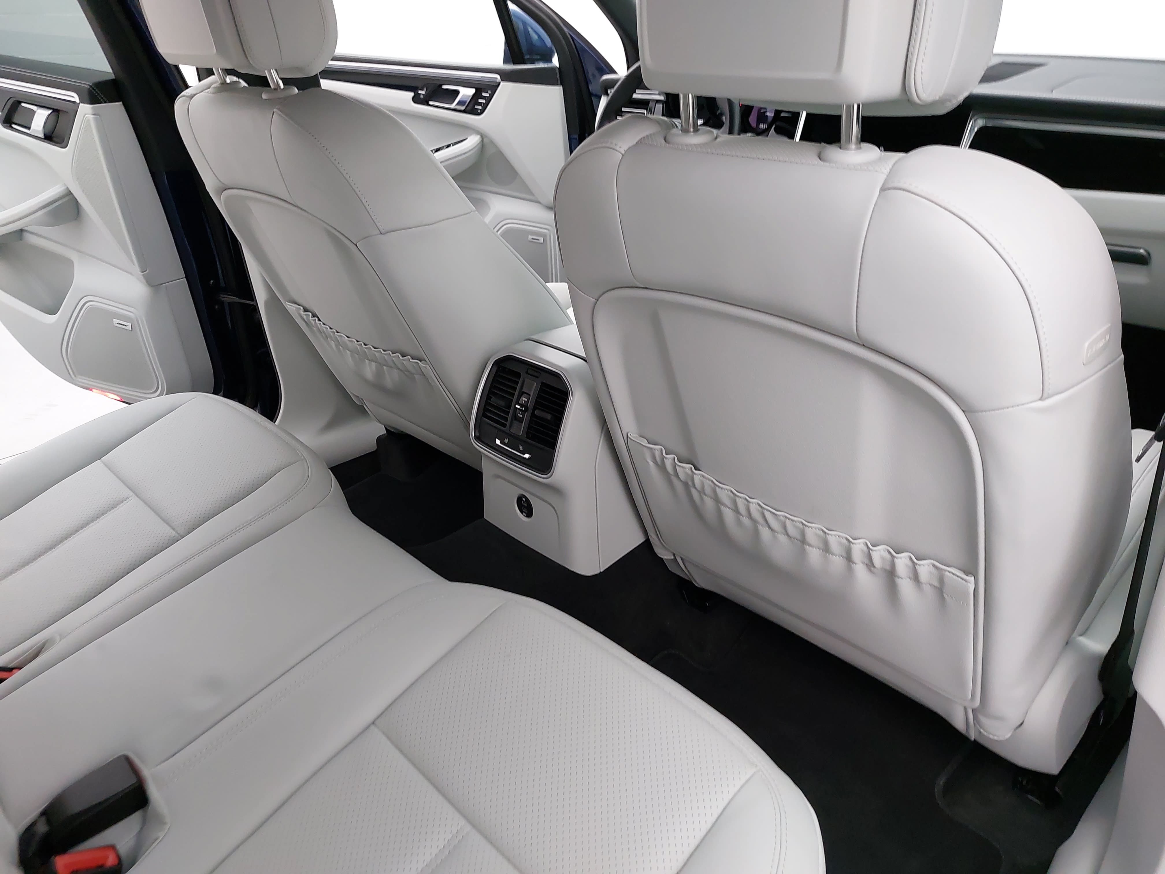 Certified 2026 Porsche Macan AWD/4WD image 13