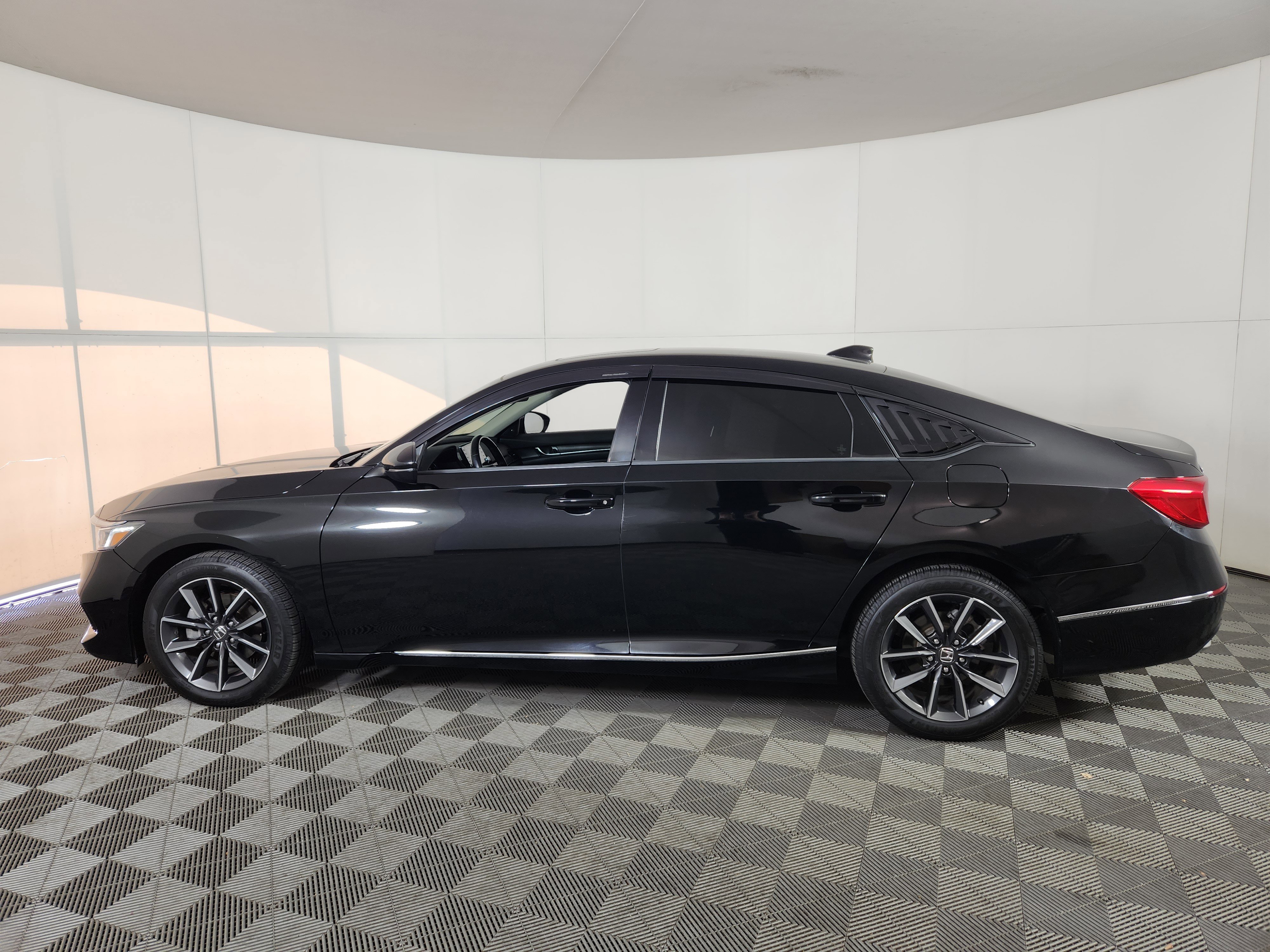 Used 2021 Honda Accord EX-L image 4