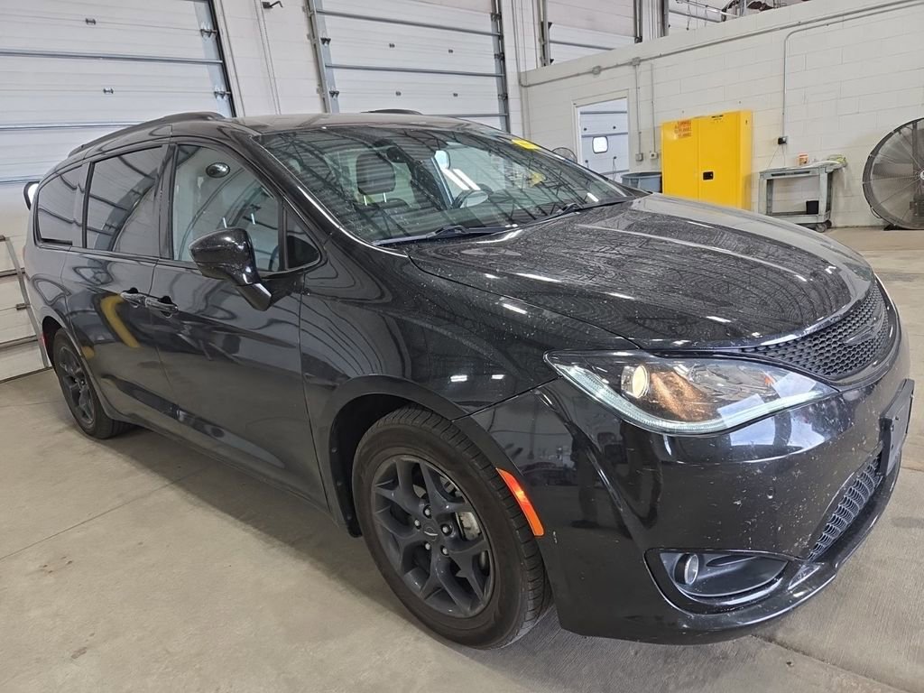 Used 2019 Chrysler Pacifica Touring-L Plus w/ Advanced Safetytec Group FWD image 3