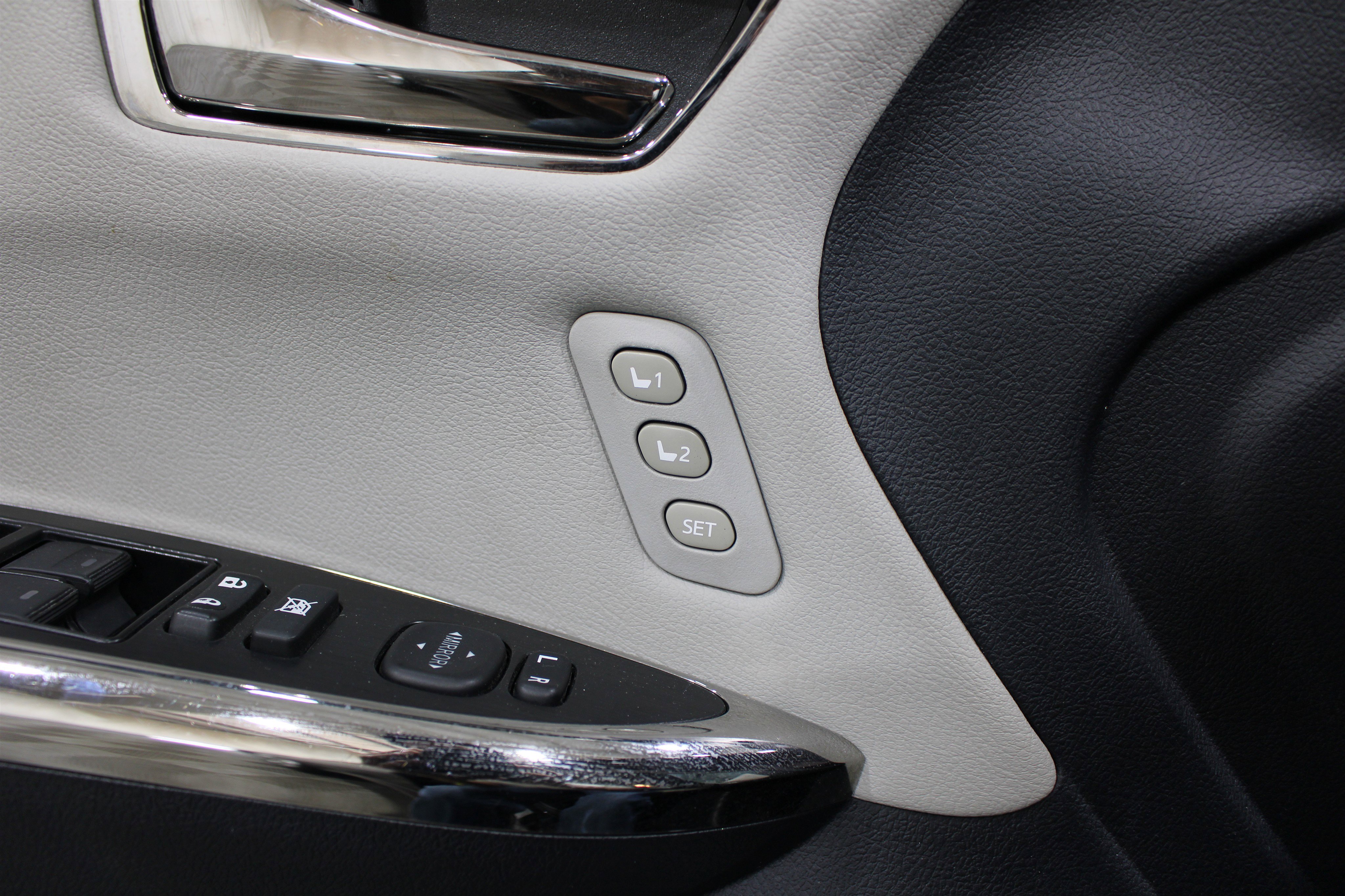 Used 2014 Toyota Avalon XLE Touring FWD image 8