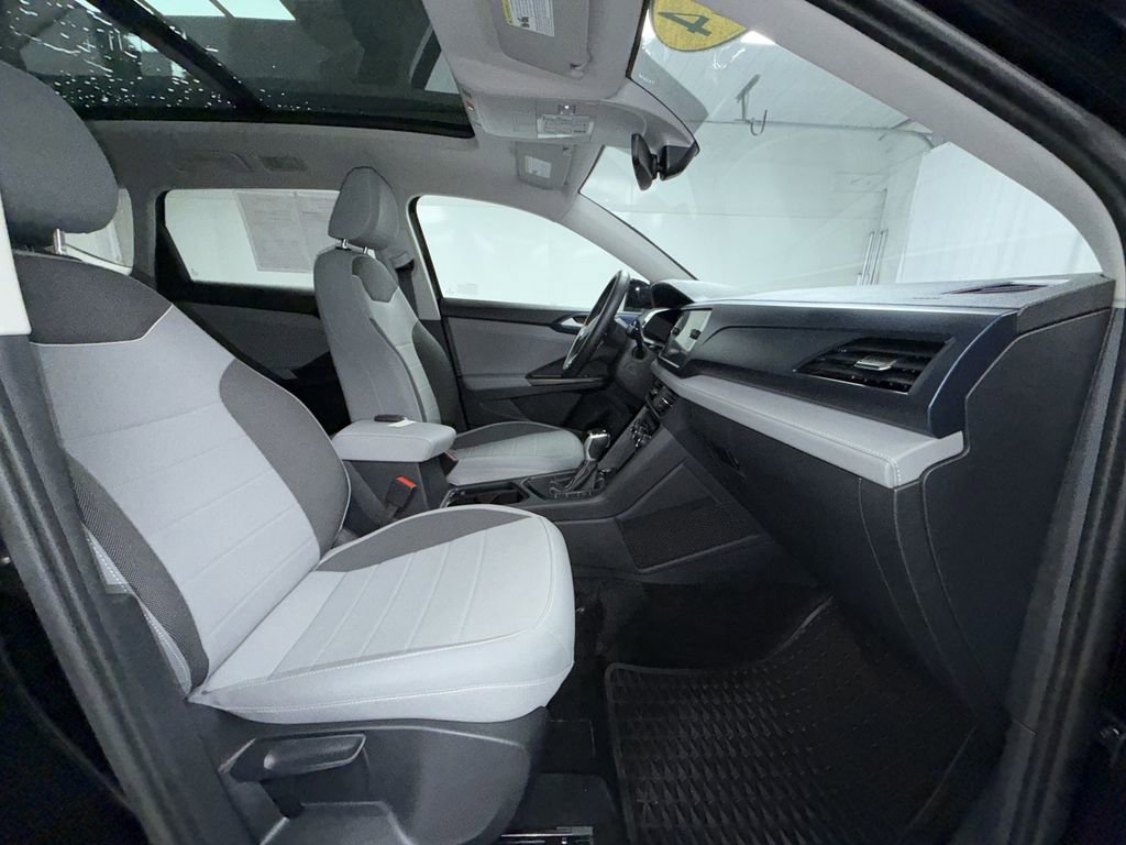 Used 2024 Volkswagen Taos SE image 11