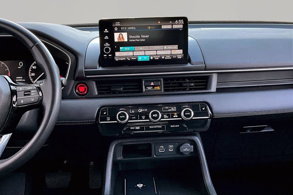 Used 2024 Honda Pilot Touring image 10