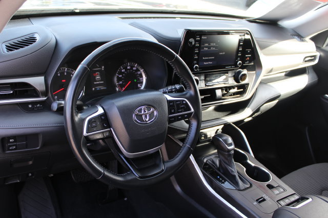 Used 2022 Toyota Highlander LE FWD image 55