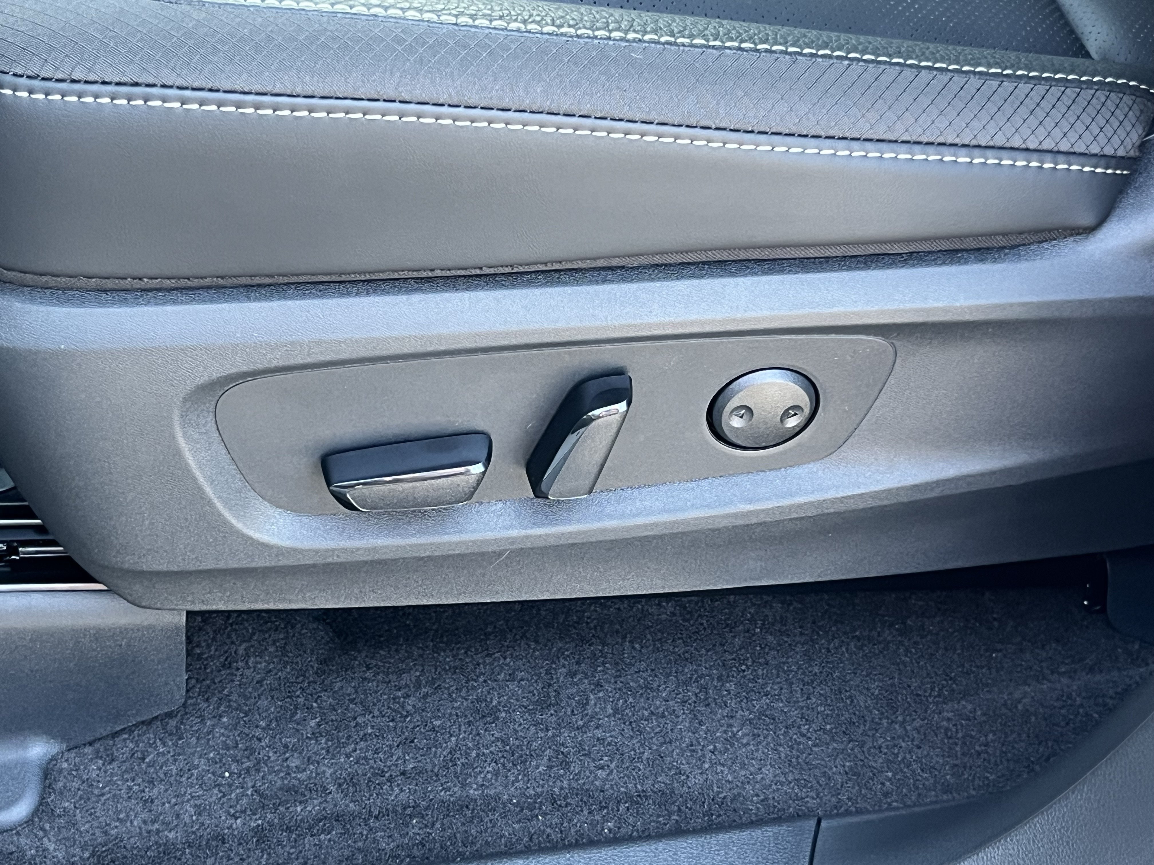 New 2026 Nissan Pathfinder SL AWD/4WD image 17