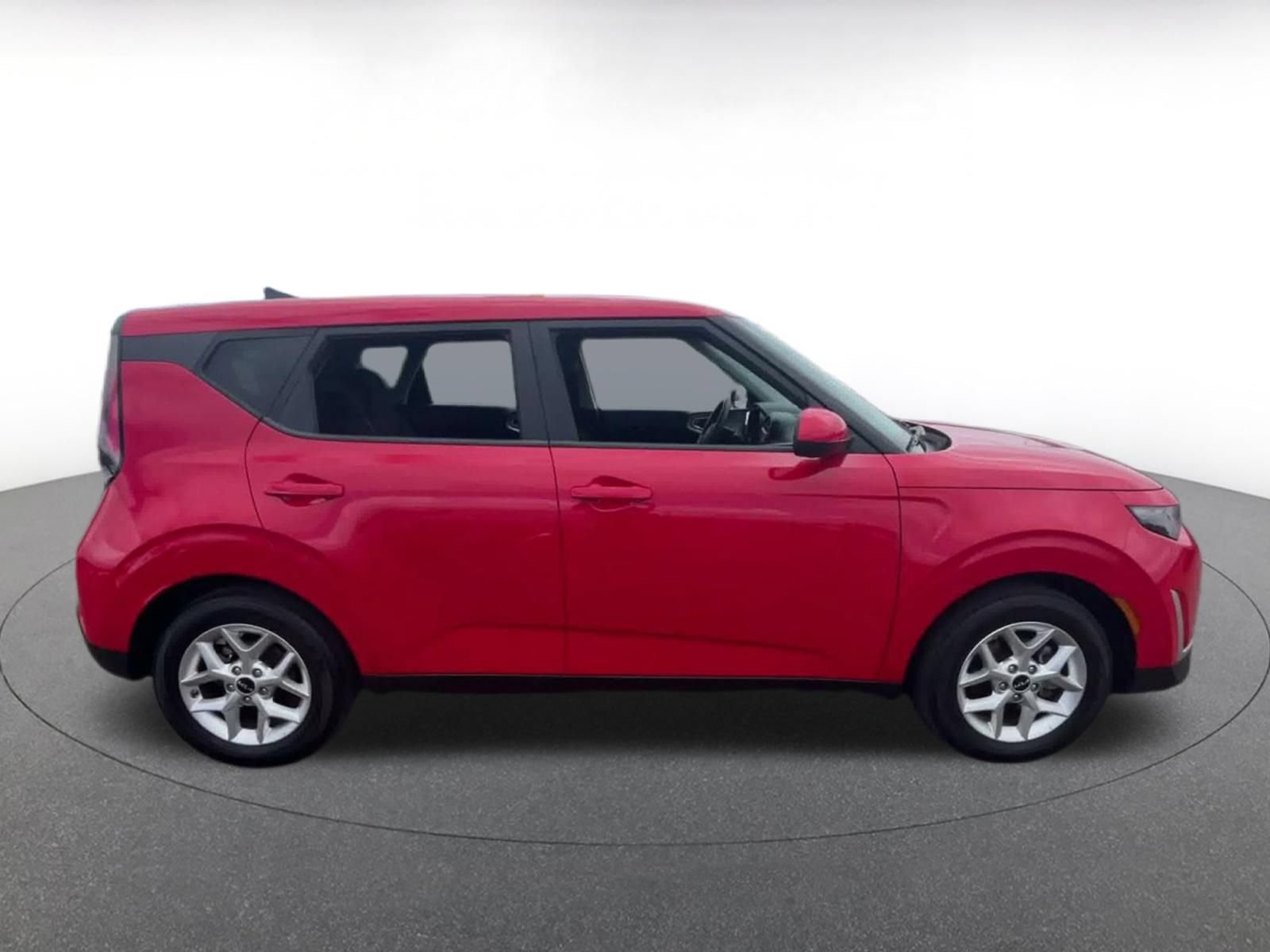 Used 2025 Kia Soul LX w/ LX Technology Package FWD image 15