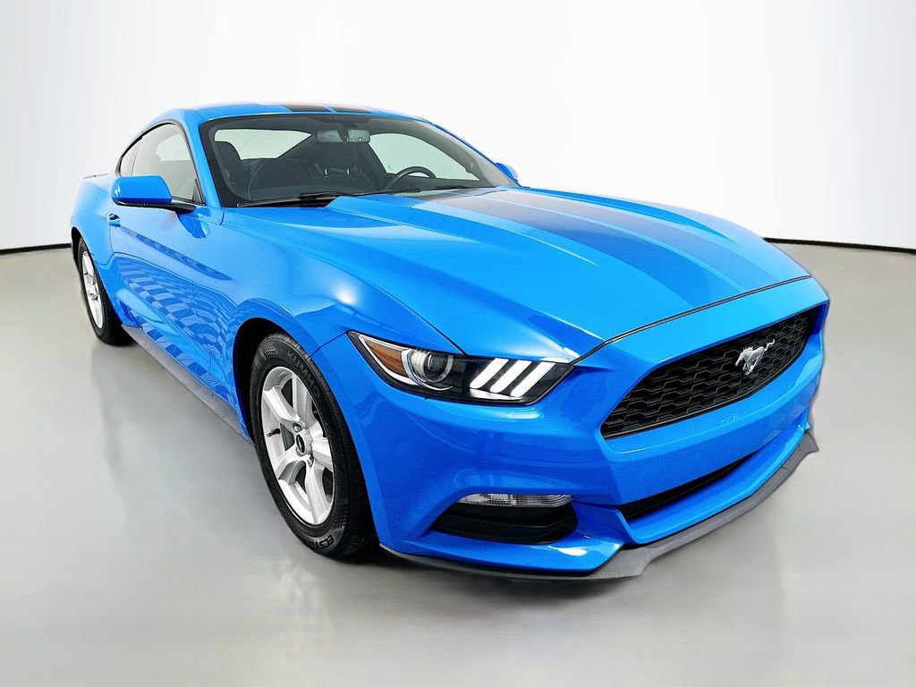 Used 2017 Ford Mustang Coupe image 3
