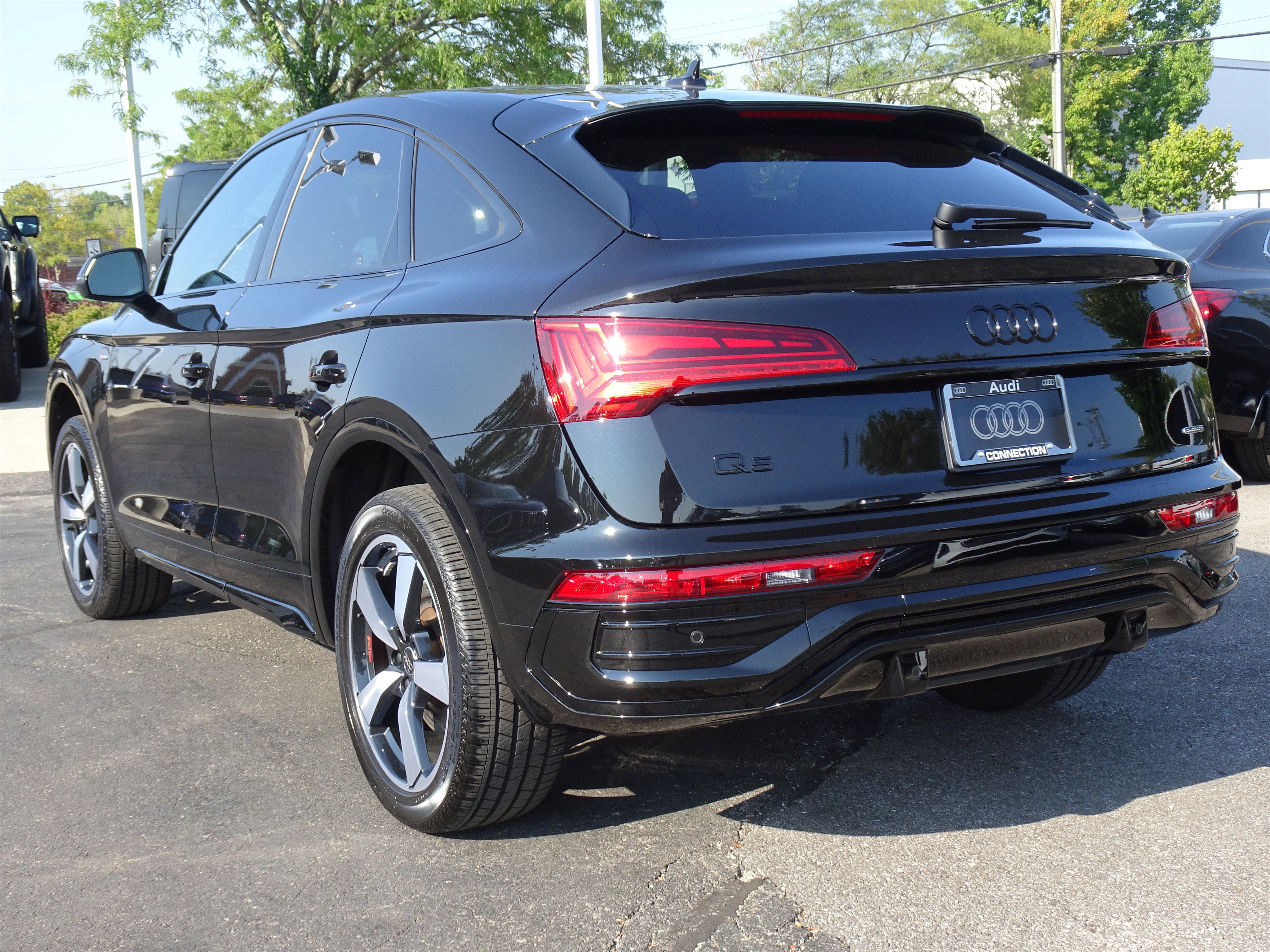 Certified 2024 Audi Q5 2.0T Premium Plus w/ Premium Plus Package AWD/4WD image 3