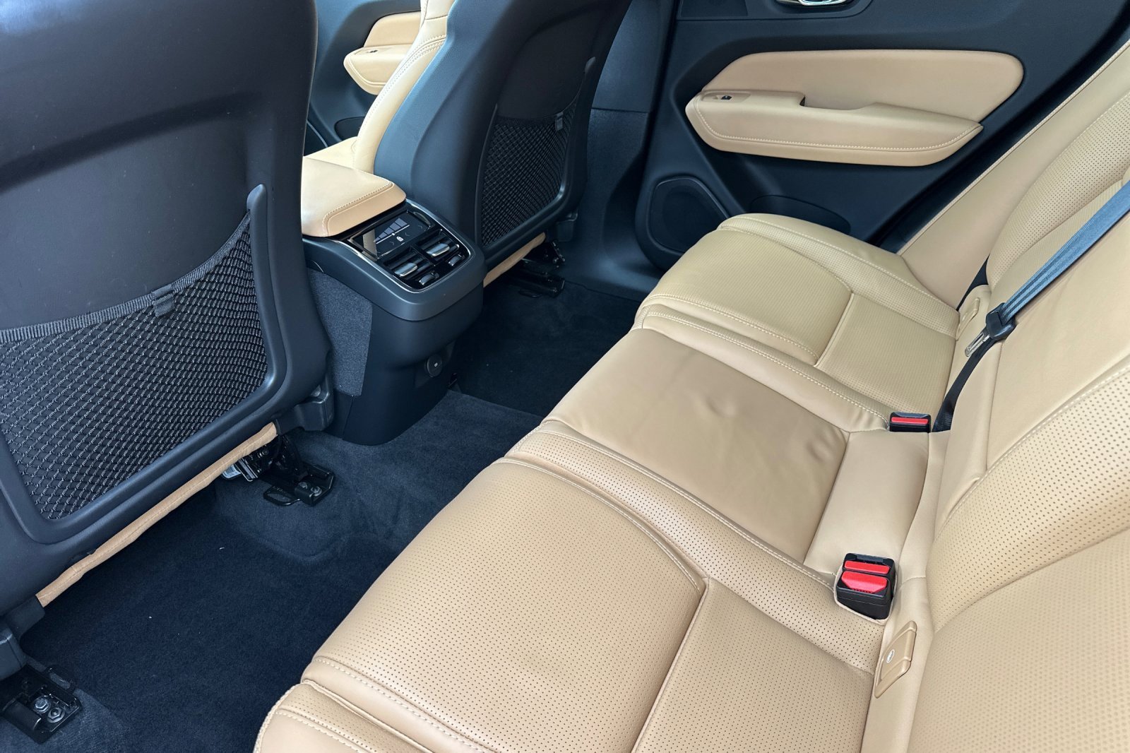 Used 2021 Volvo XC60 T5 Inscription w/ Advanced Package image 4