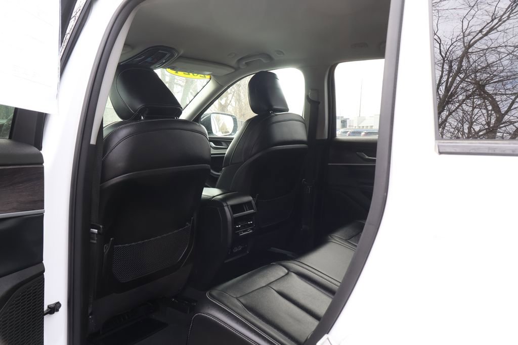 Used 2024 Jeep Grand Cherokee Limited image 42