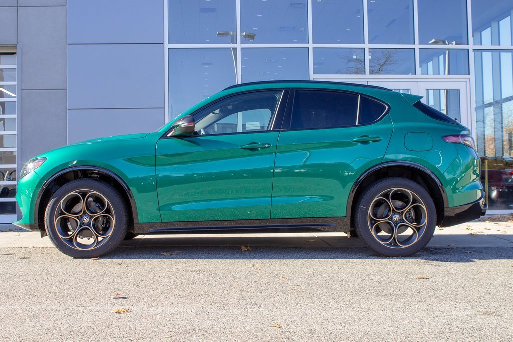 New 2025 Alfa Romeo Stelvio Sprint image 7