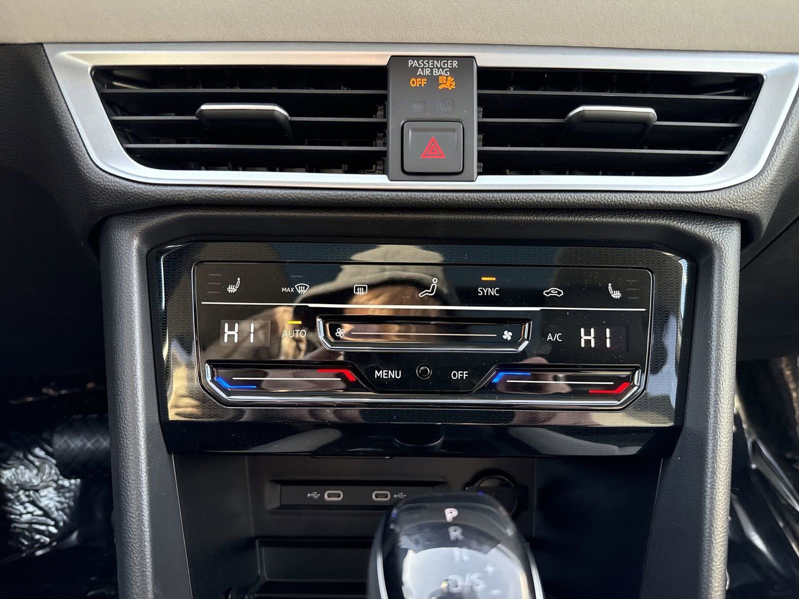 New 2026 Volkswagen Taos SE image 19