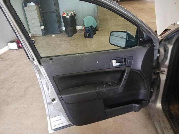 Used 2008 Ford Focus SES FWD image 23
