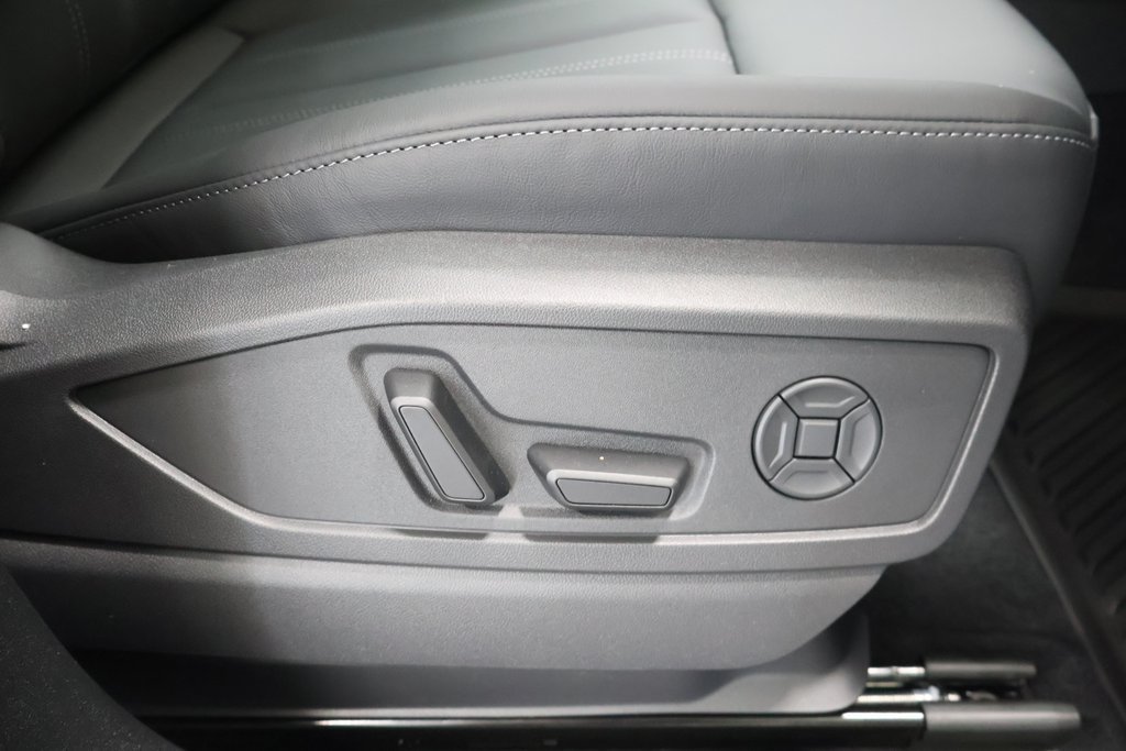 Used 2025 Audi Q5 Premium w/ Convenience Package AWD/4WD image 22