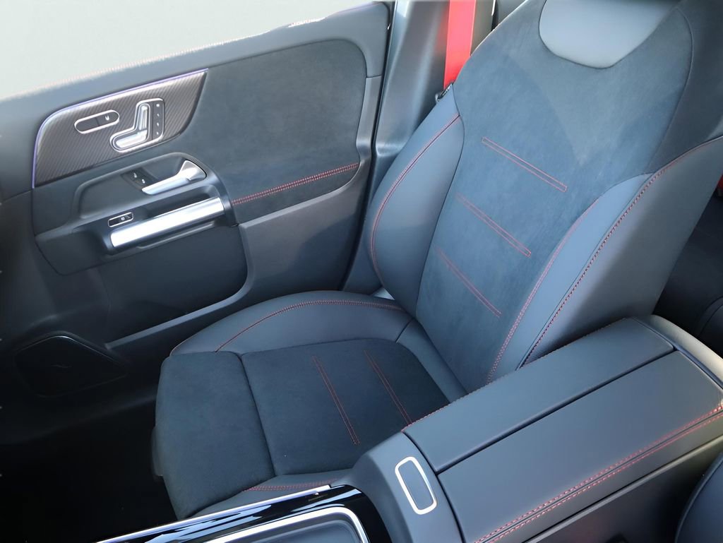 New 2026 Mercedes-Benz GLA 35 AMG 4MATIC image 36