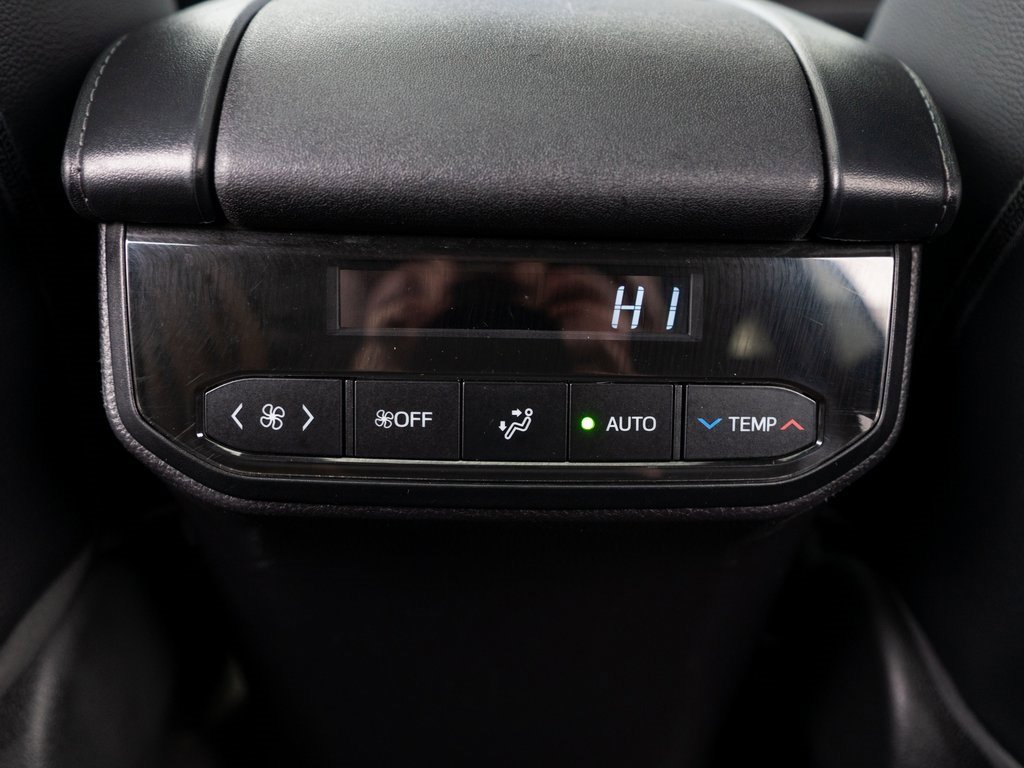 Used 2023 Toyota Highlander XLE image 33