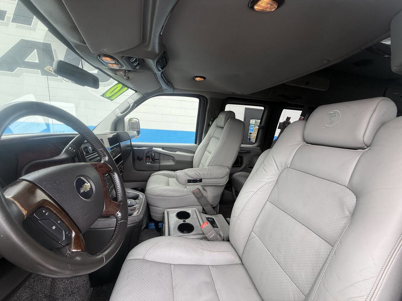 Used 2010 Chevrolet Express 2500 Extended w/ Preferred Equipment Group RWD image 6