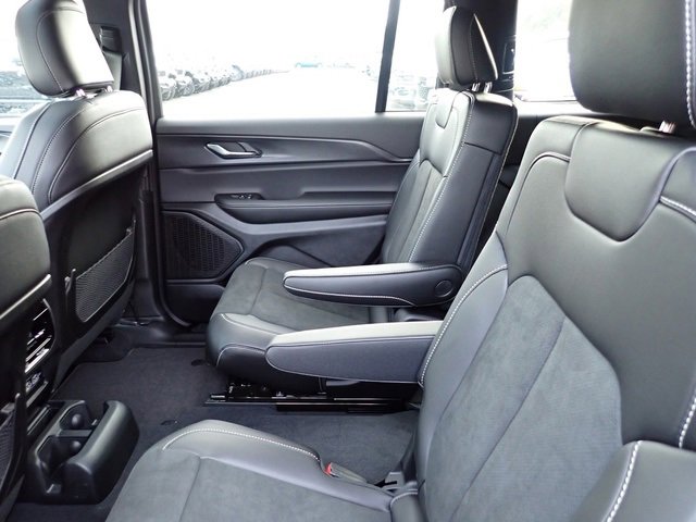 New 2025 Jeep Grand Cherokee L Altitude image 13