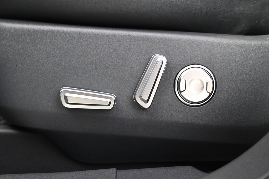 New 2026 Lincoln Nautilus Reserve w/ Jet Appearance Package image 14