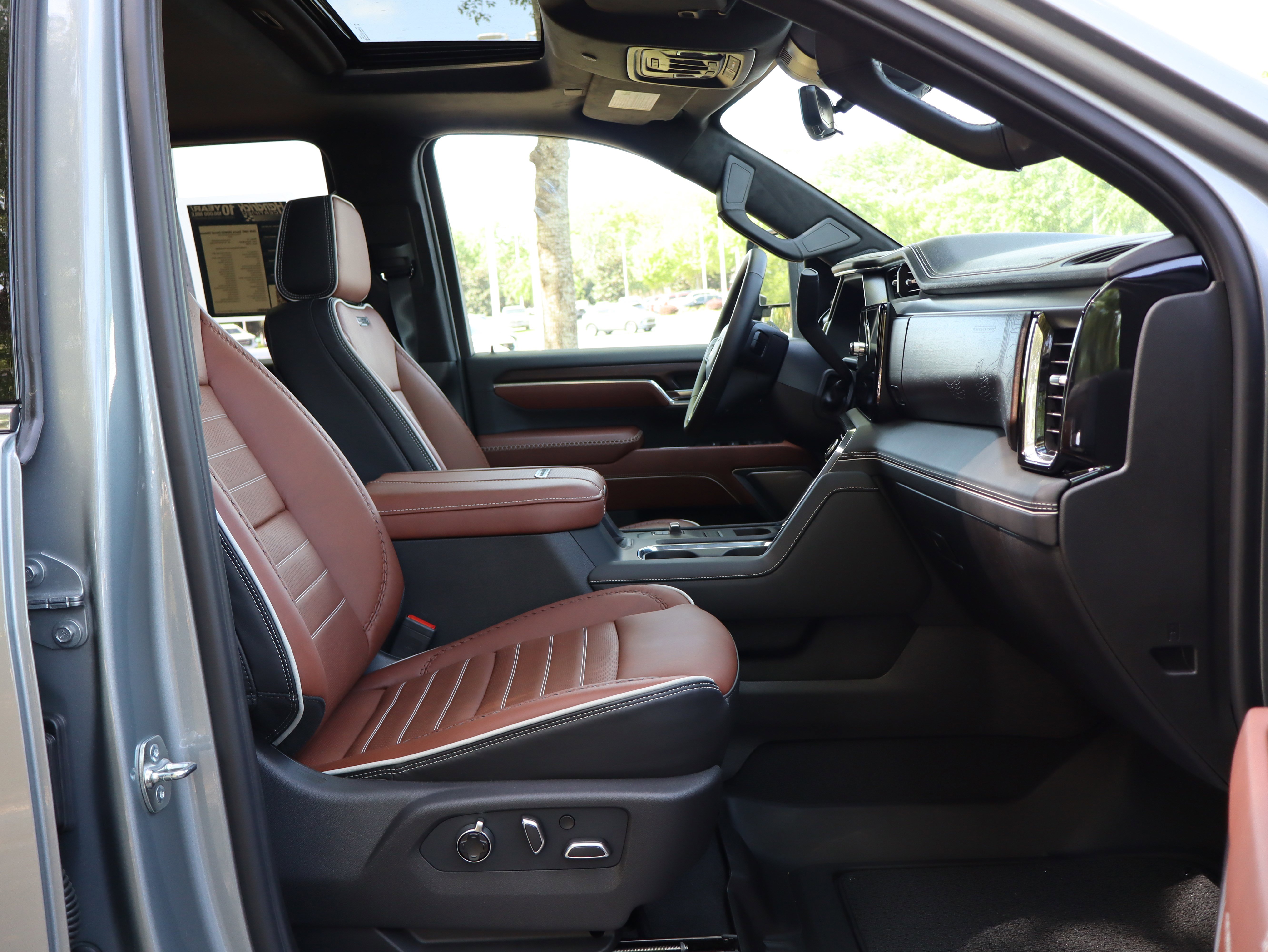 Used 2026 GMC Sierra 3500 Denali Ultimate image 29