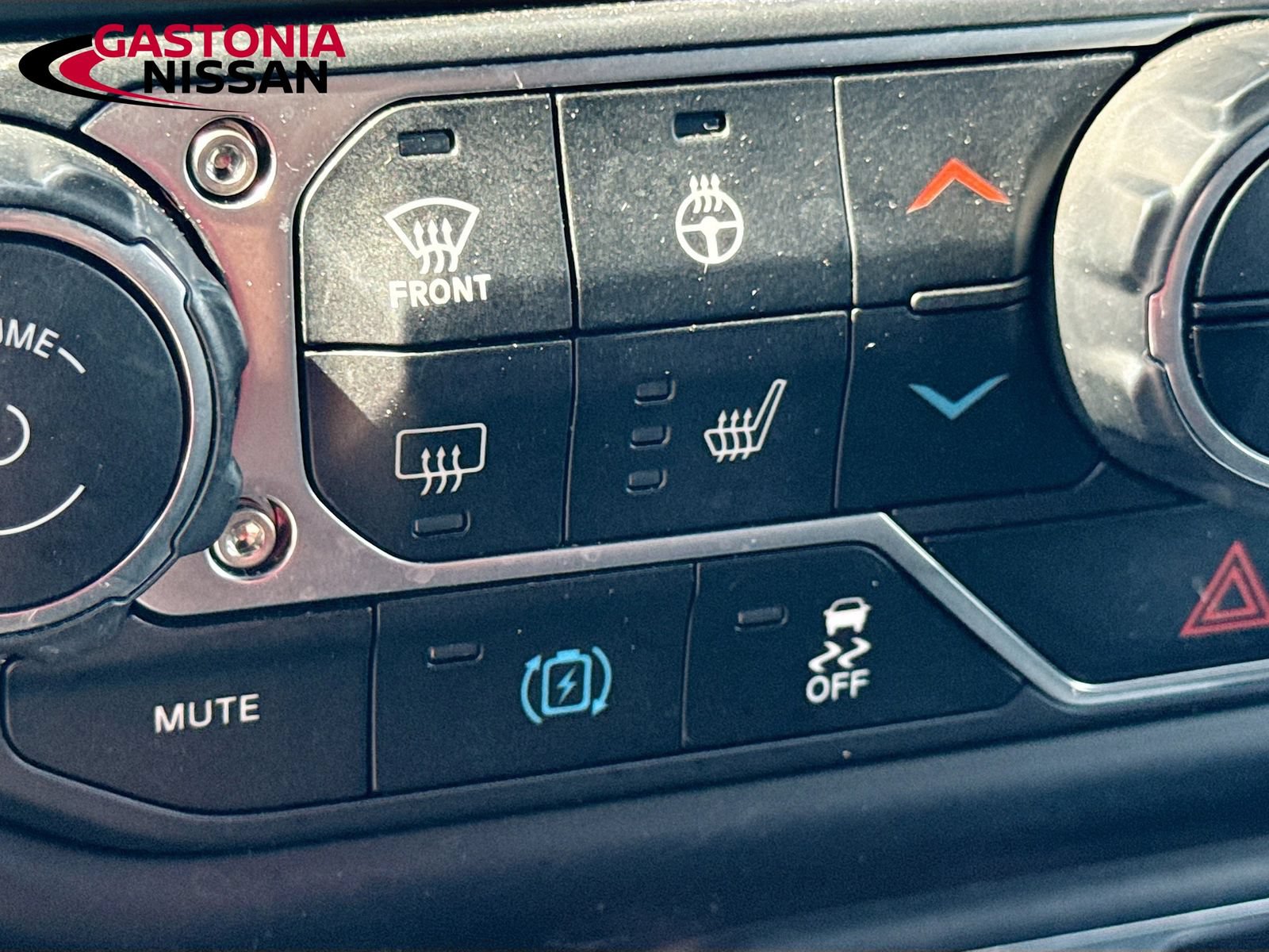 Used 2022 Jeep Wrangler Unlimited Sahara w/ Cold Weather Group AWD/4WD image 27