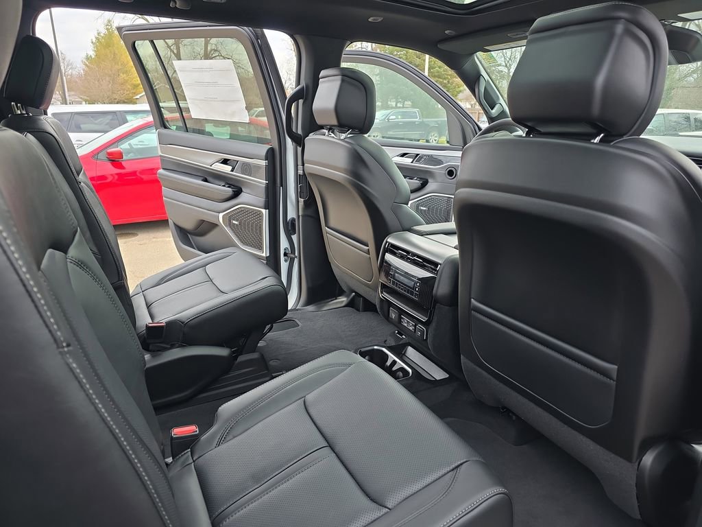 New 2026 Jeep Grand Wagoneer Limited AWD/4WD image 11