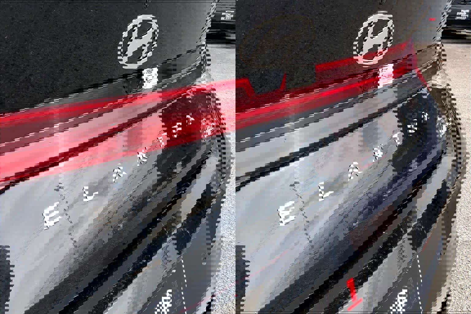 Used 2024 Hyundai Elantra Limited image 30