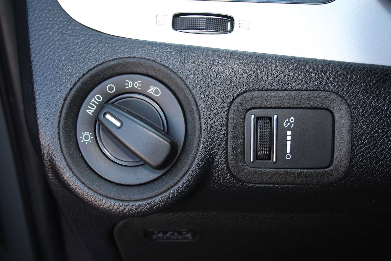 Used 2020 Dodge Journey SE w/ Blacktop Package FWD image 34
