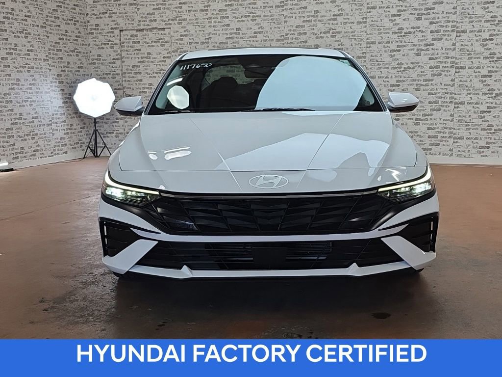 Used 2025 Hyundai Elantra SEL FWD image 2