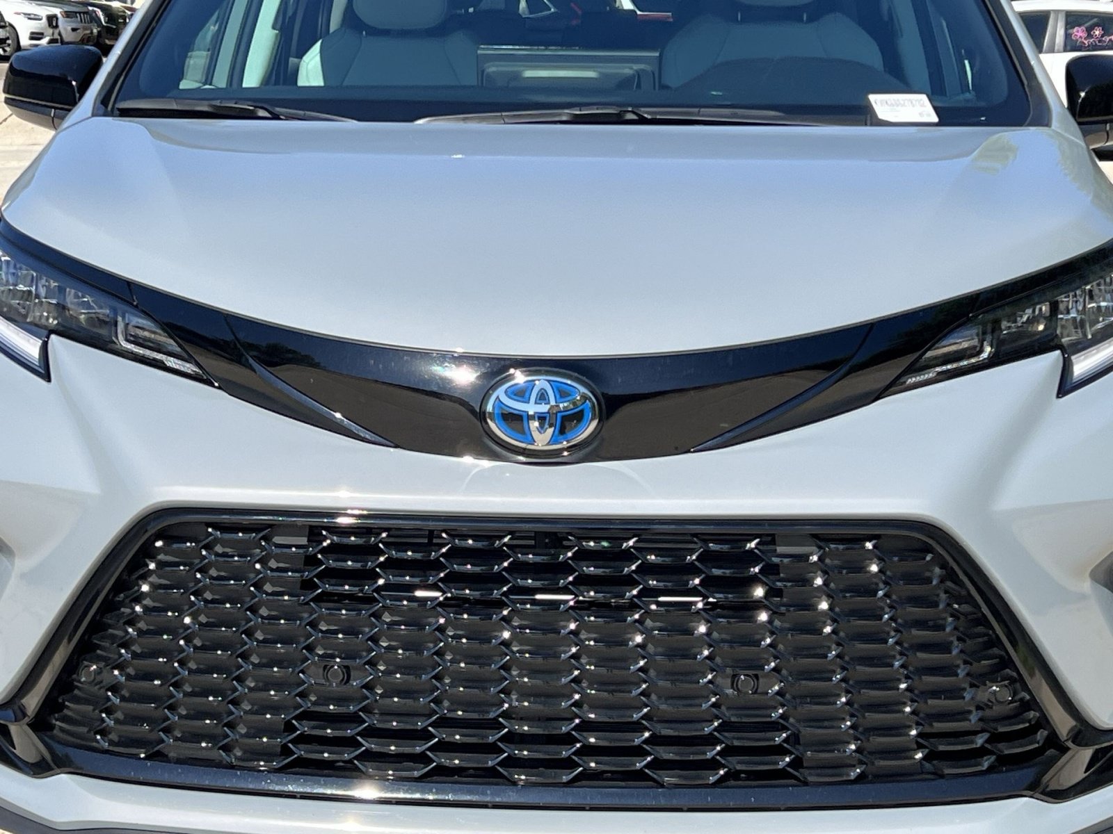 Used 2025 Toyota Sienna XSE w/ XSE Plus Package FWD image 12