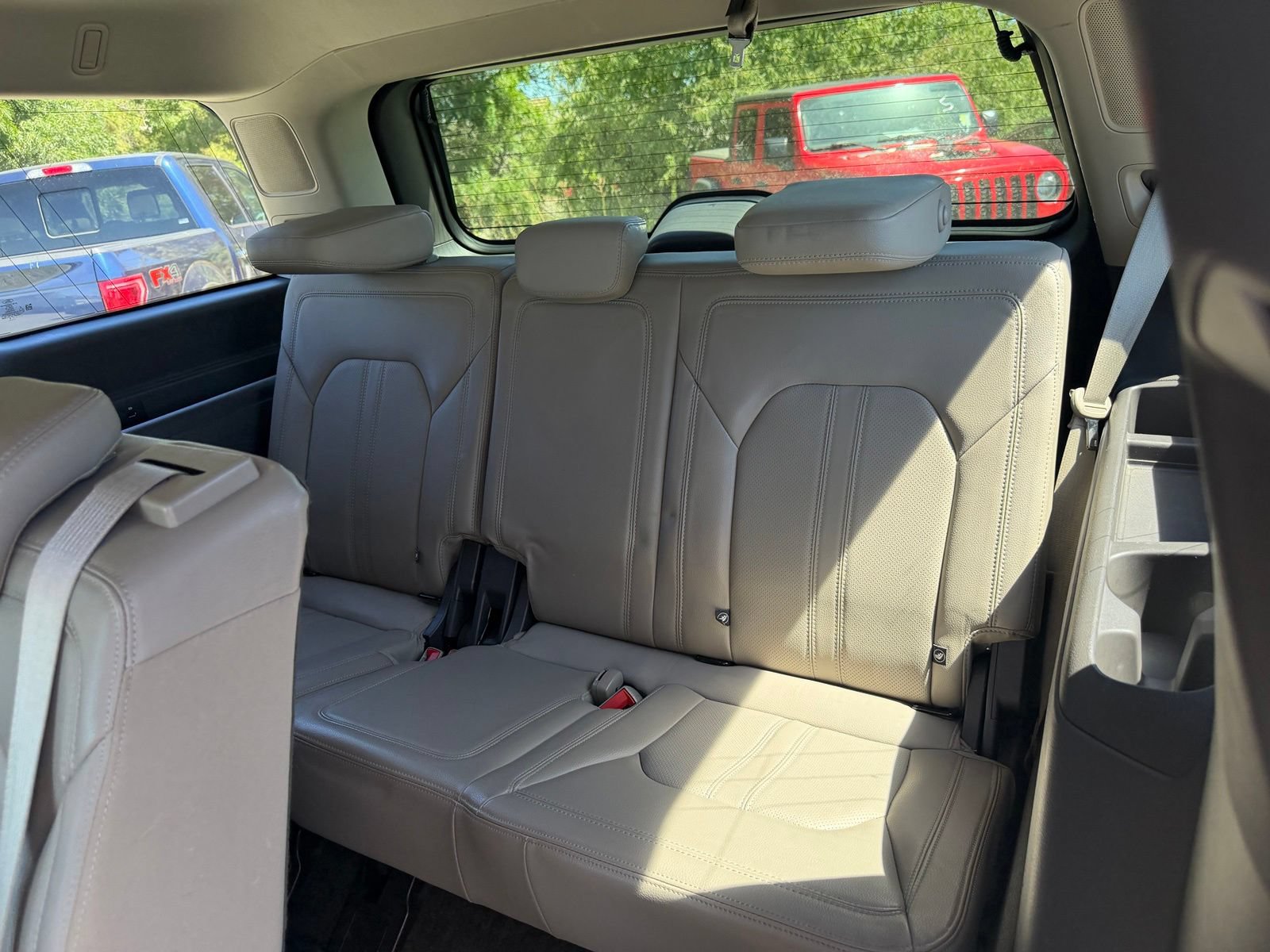 Certified 2019 Ford Expedition Limited w/ Special Edition Package AWD/4WD image 13