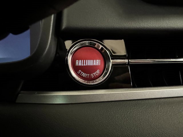 Used 2024 Mitsubishi Outlander Ralliart image 11