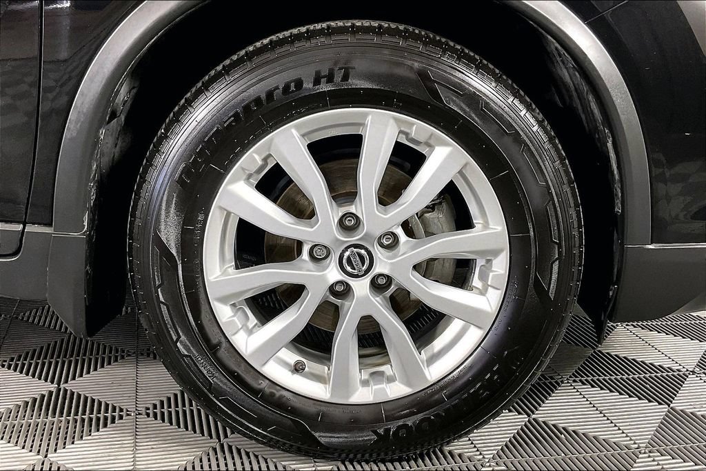 Used 2020 Nissan Rogue SV FWD image 10