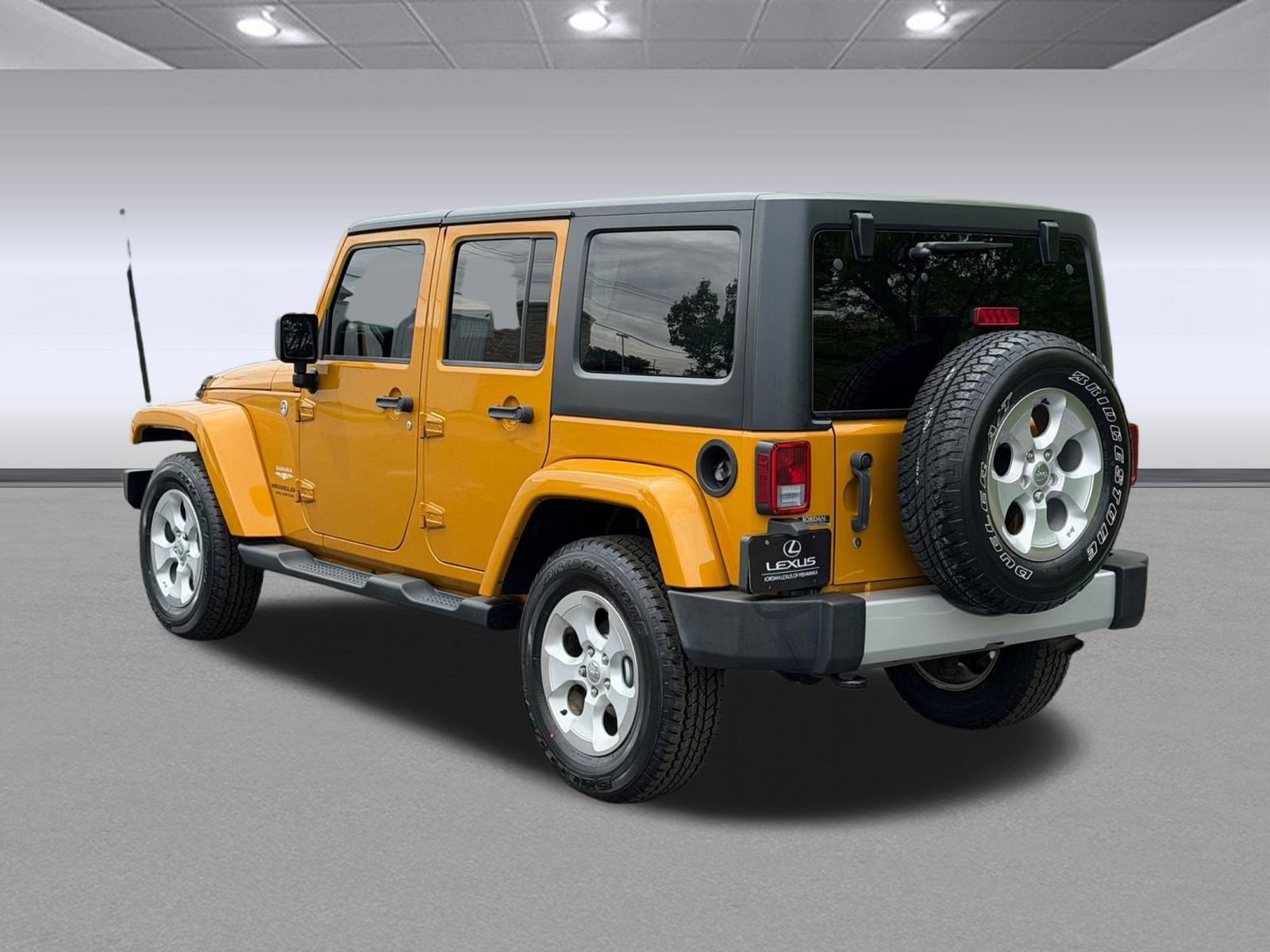 Used 2014 Jeep Wrangler Unlimited Sahara w/ Dual Top Group AWD/4WD image 3